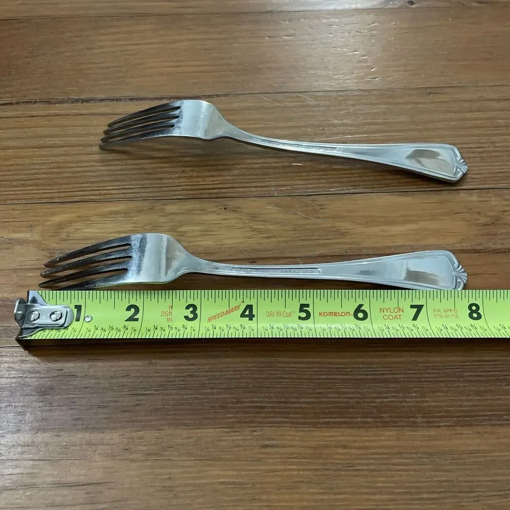 Reed & Barton Lot of 2 Hadley Stainless Dinner Forks 8 1/8